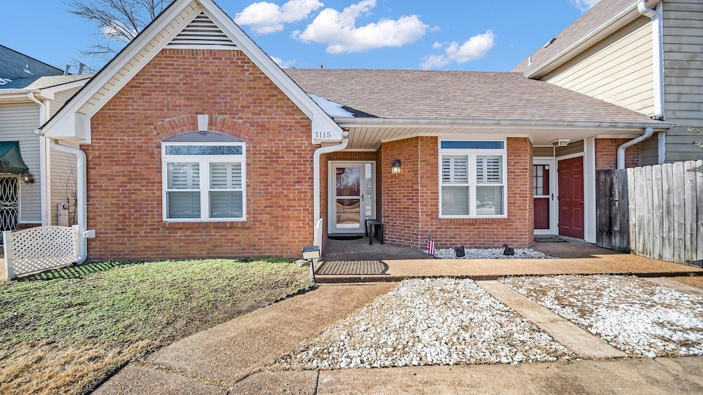 view of front of property