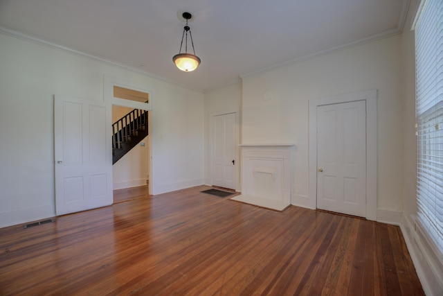 empty room with dark wood-type flooring and crown molding