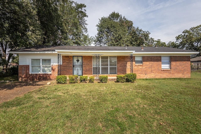 single story home with a front yard