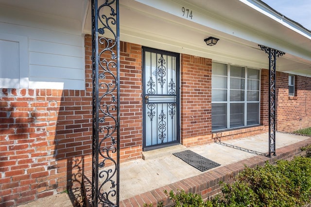 property entrance featuring covered porch