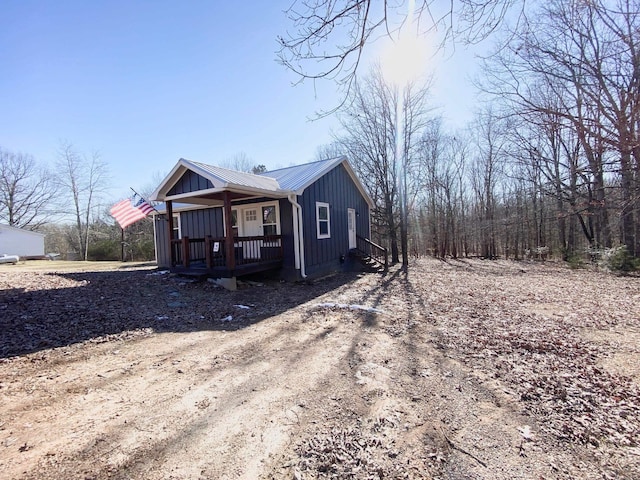 view of front of house featuring covered porch