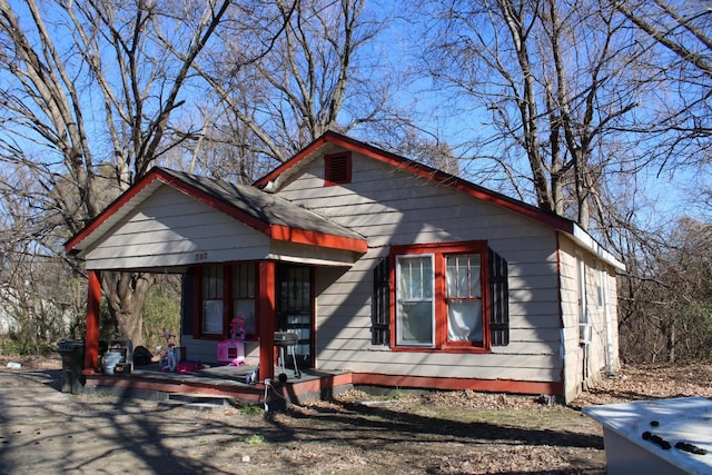 bungalow featuring covered porch