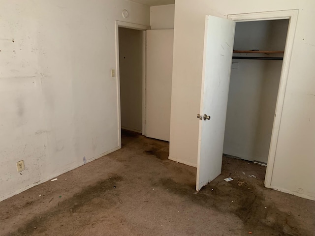 unfurnished bedroom featuring a closet