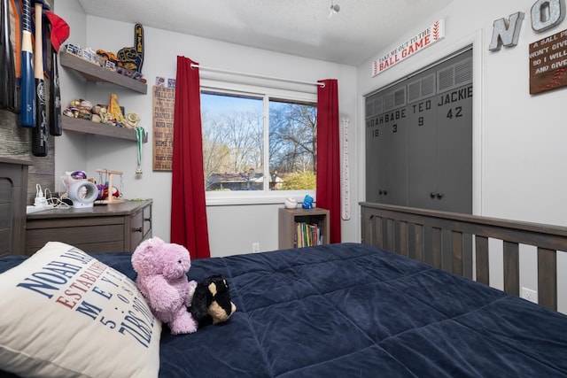 bedroom featuring a textured ceiling and a closet