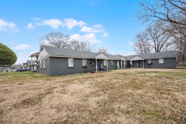 view of front of home featuring a front lawn