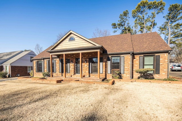 view of front of house with a front lawn