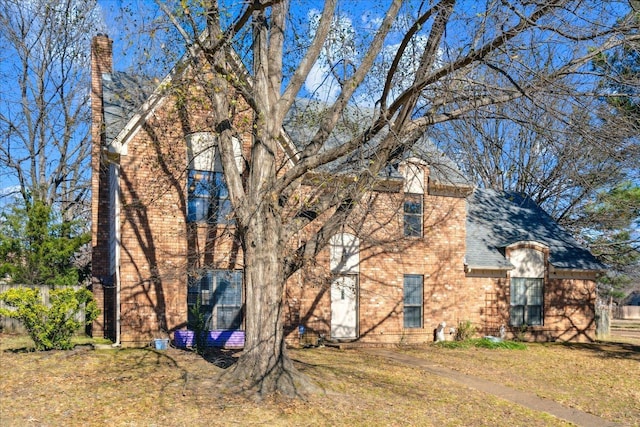 exterior space featuring a front yard