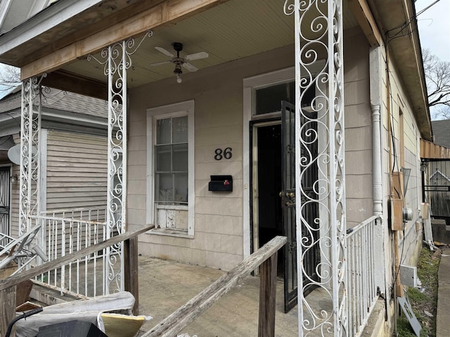 entrance to property with ceiling fan