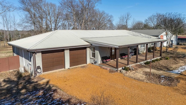 view of front facade featuring covered porch and a garage