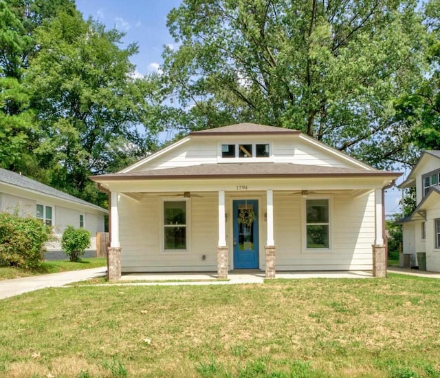 view of front facade featuring a front lawn and covered porch