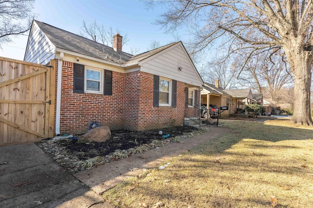 view of side of property featuring a yard