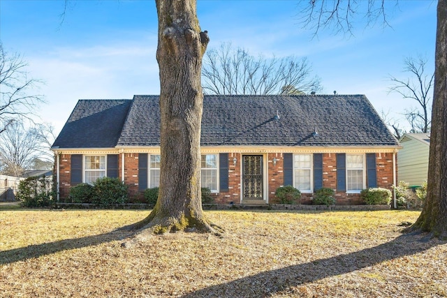 view of front facade with a front lawn