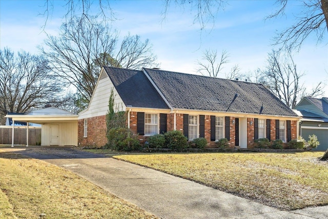 view of front of house featuring a garage, a front yard, and a carport