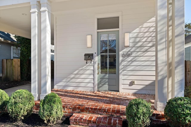 property entrance featuring covered porch