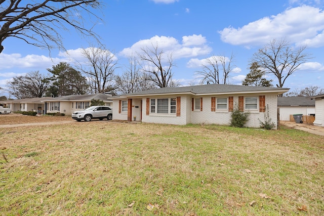 ranch-style house featuring a front lawn