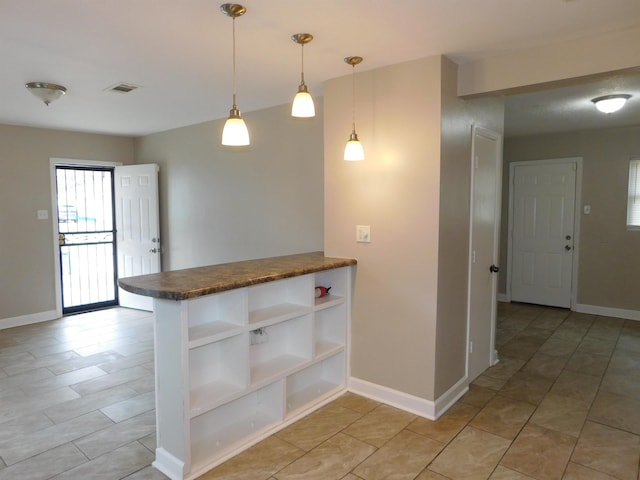 kitchen featuring kitchen peninsula and decorative light fixtures