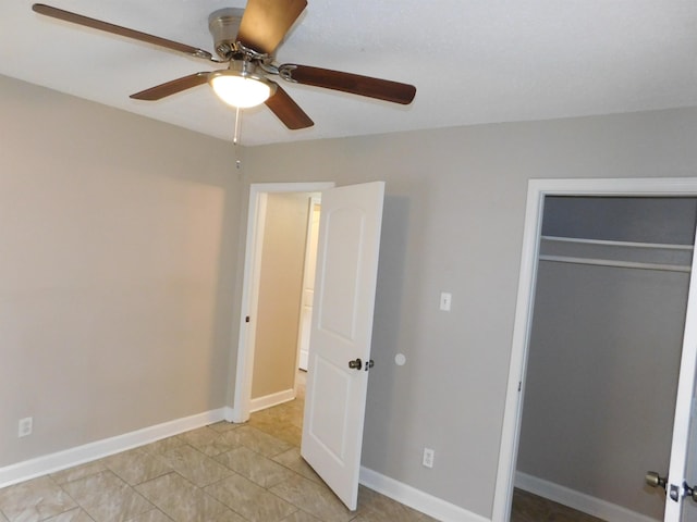 unfurnished bedroom with ceiling fan and a closet