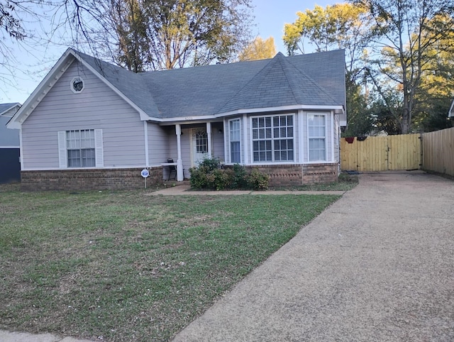 view of front facade with a front yard