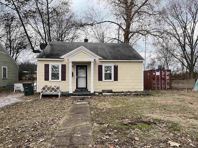 bungalow-style house featuring a front lawn