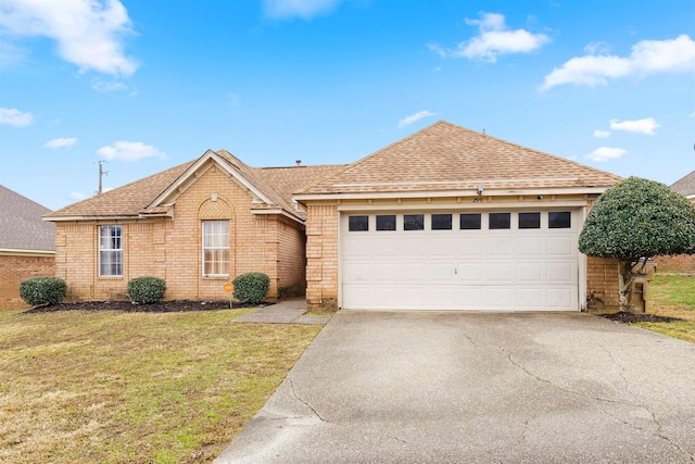 view of front of house featuring a front yard and a garage