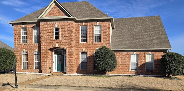 view of front facade featuring a front yard