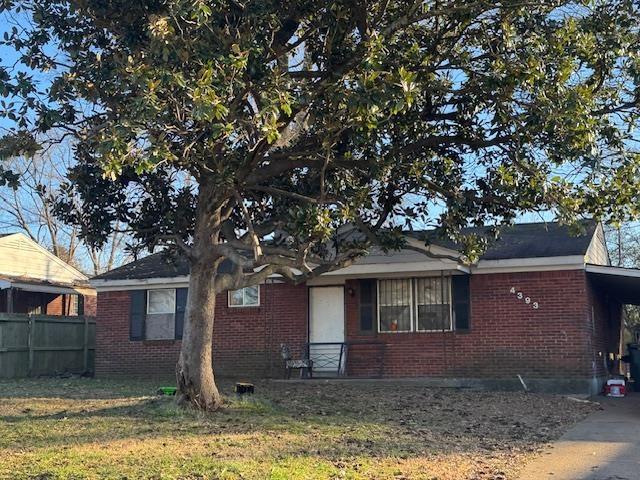 view of front of property with a carport and a front yard