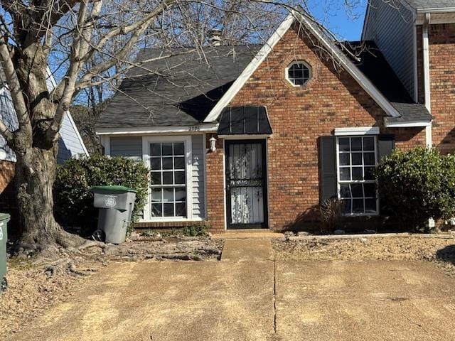 property entrance featuring a patio area