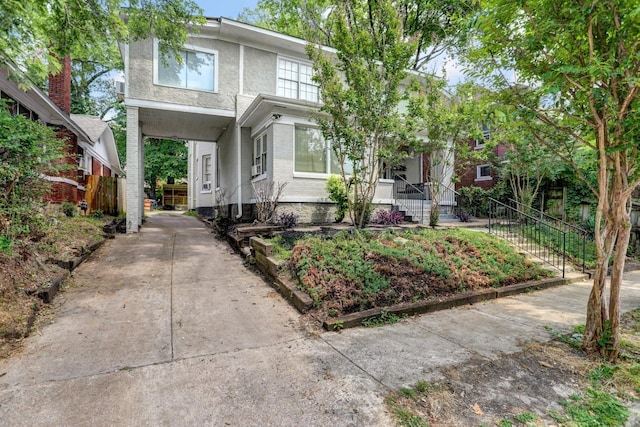 view of front of house featuring covered porch