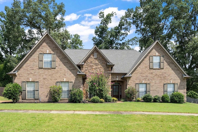 view of front of house with a front lawn