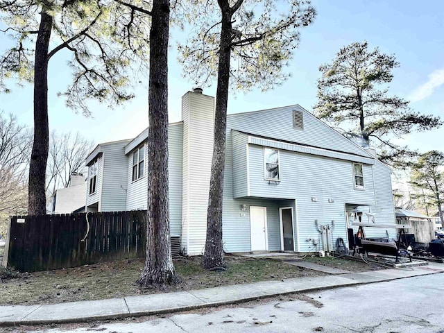 view of front of property