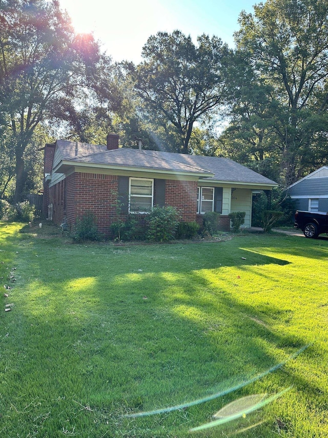 ranch-style home with a front yard