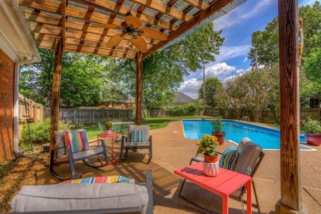 view of swimming pool with an outdoor hangout area and ceiling fan