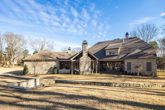 view of front of property with a front lawn