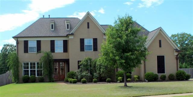 view of front of home with a front lawn