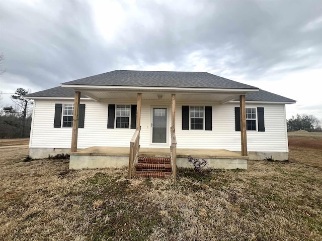 view of front of house featuring a porch and a front lawn