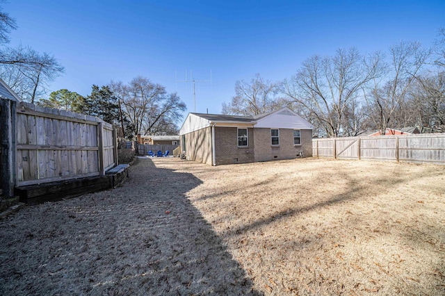 back of house featuring a yard