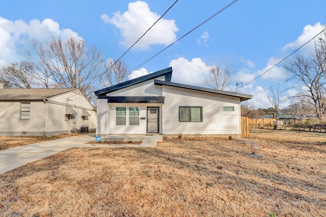 view of front of house featuring central AC and a front yard