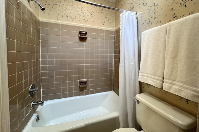 bathroom featuring toilet and shower / bath combo with shower curtain