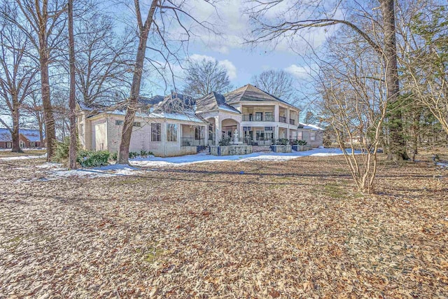 view of front of home featuring covered porch and a balcony