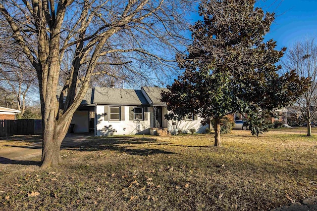 view of front of house featuring a front lawn