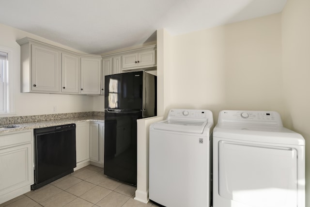 washroom featuring light tile patterned floors and independent washer and dryer