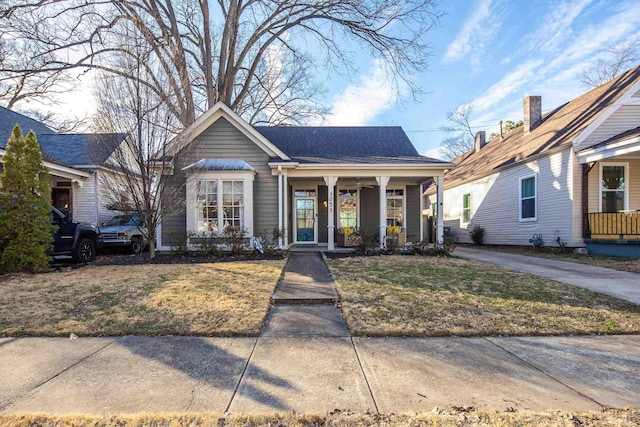 view of front of home featuring a front lawn and covered porch