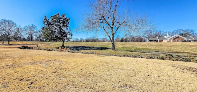 view of yard featuring a rural view