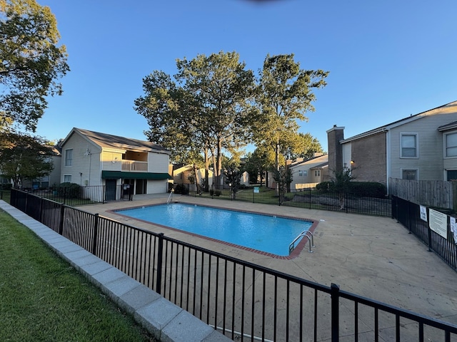 view of swimming pool featuring a patio