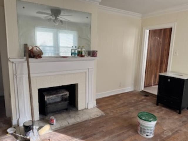 living room with ceiling fan, ornamental molding, and hardwood / wood-style floors