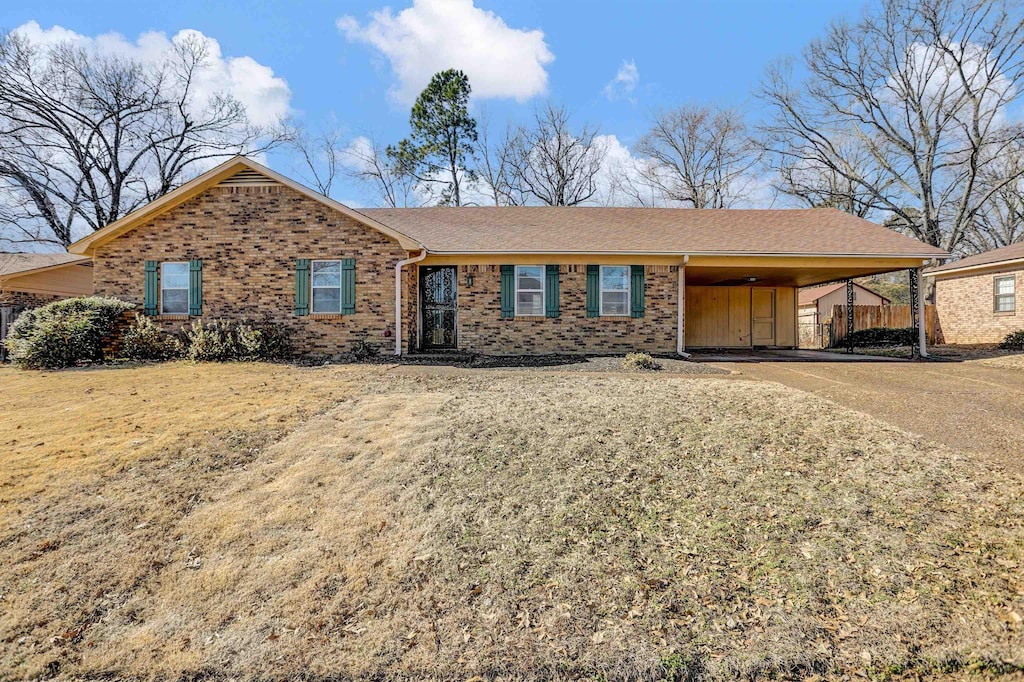 single story home with a carport