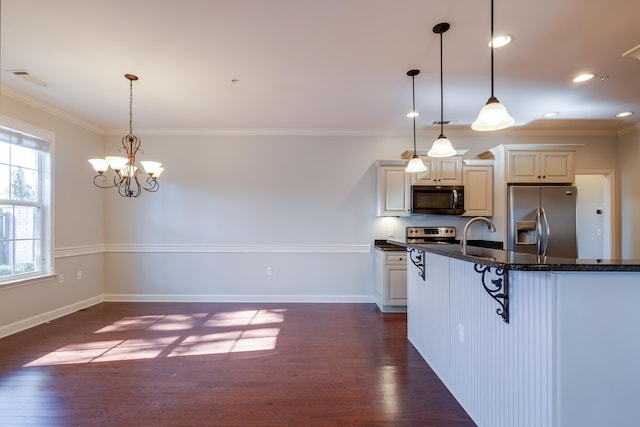 kitchen featuring hanging light fixtures, dark wood-type flooring, stainless steel appliances, and a kitchen breakfast bar