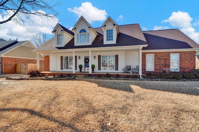 view of front of home featuring a porch and a front lawn