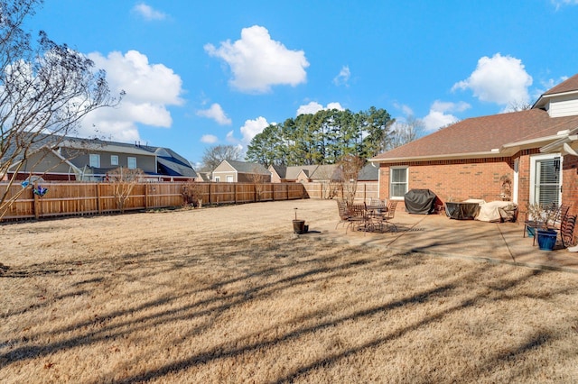 view of yard featuring a patio