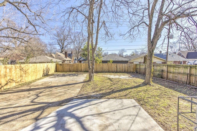 view of yard featuring a patio area